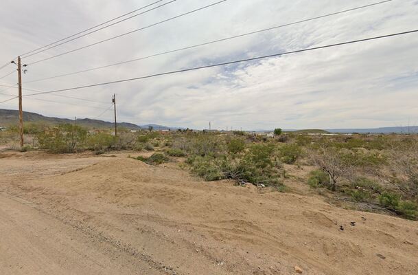 1.07 Acres in Golden Valley, Arizona (only $400 a month)