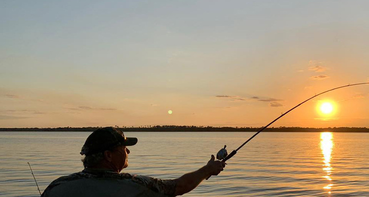 Love water sports, boating or fishing? Land with access to one of Florida's largest lakes is waiting for you