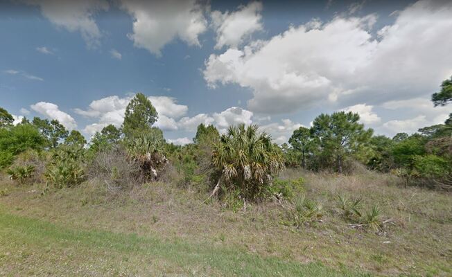 Get more for less in the Sunshine State: Fantastic 0.23 acre property in Sarasota for next to nothing