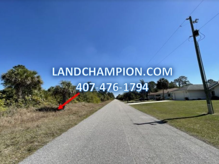 ** Port Charlotte Lot ** Centrally Located between Downtown and the Beach!