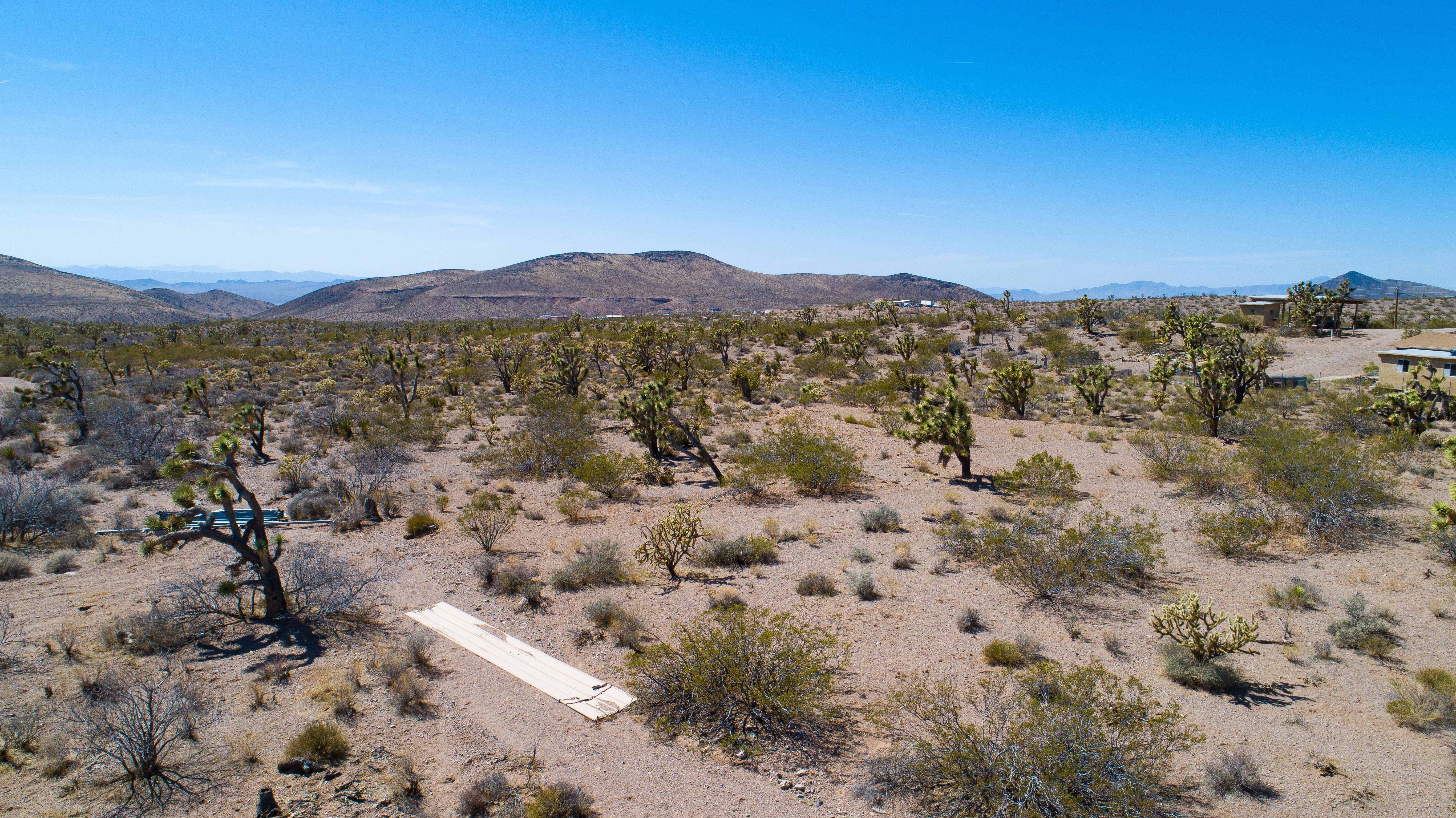 1 acre Mohave County Perfect Location!!